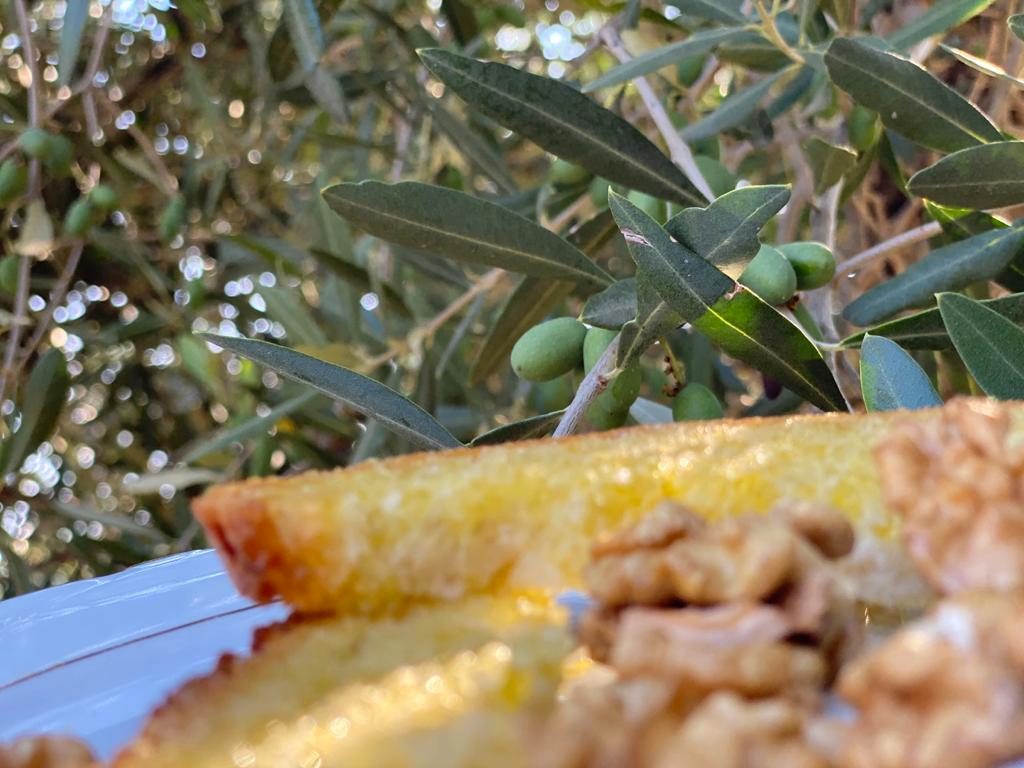 Fetta di pane con olio extra vergine di oliva